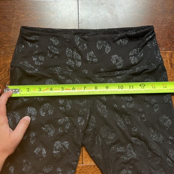 Black Glittery Cheetah Print Mid Length Stretchy Shorts Women’s Medium - Picture 10 of 11